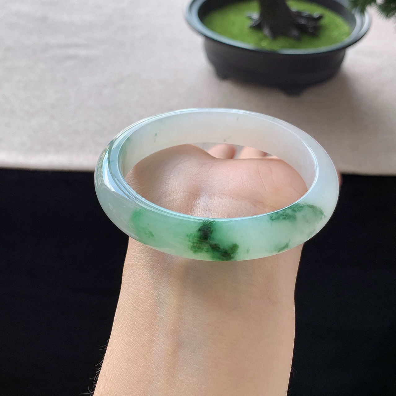 清仓翡翠处理瑕疵翡翠手镯