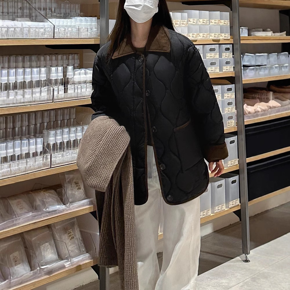 Chaqueta de plumón ligera y delgada para mujeres 2025, nueva moda de estilo exterior pequeño diseño de nicho para estudiantes chaqueta corta
