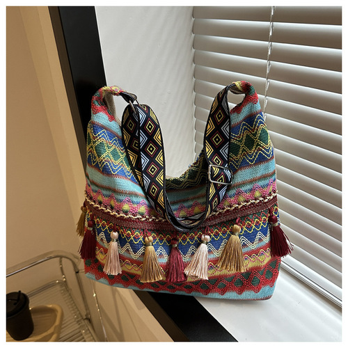 Fashion ethnic style tassel shoulder bag 2024 popular new tote bag crossbody bag travel Chinese style women's bag trend