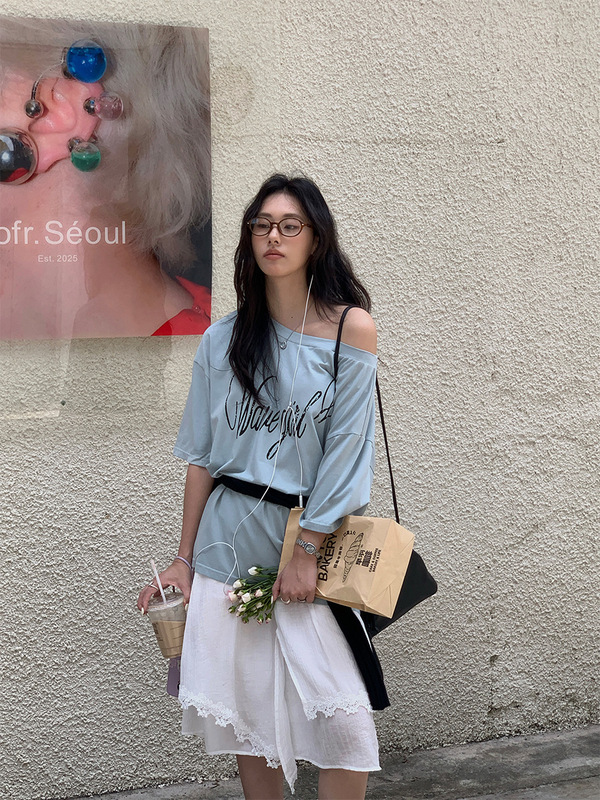 広州黄正韓国版ユニークな斜め肩トップオフショルダーレターラブプリントルーズ半袖Tシャツ520733|undefined