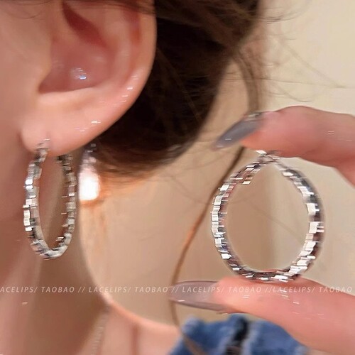 Minimalist Shattered Silver Circle Earrings 2025 High-End Hoop Earrings Unique Design Women's Earrings