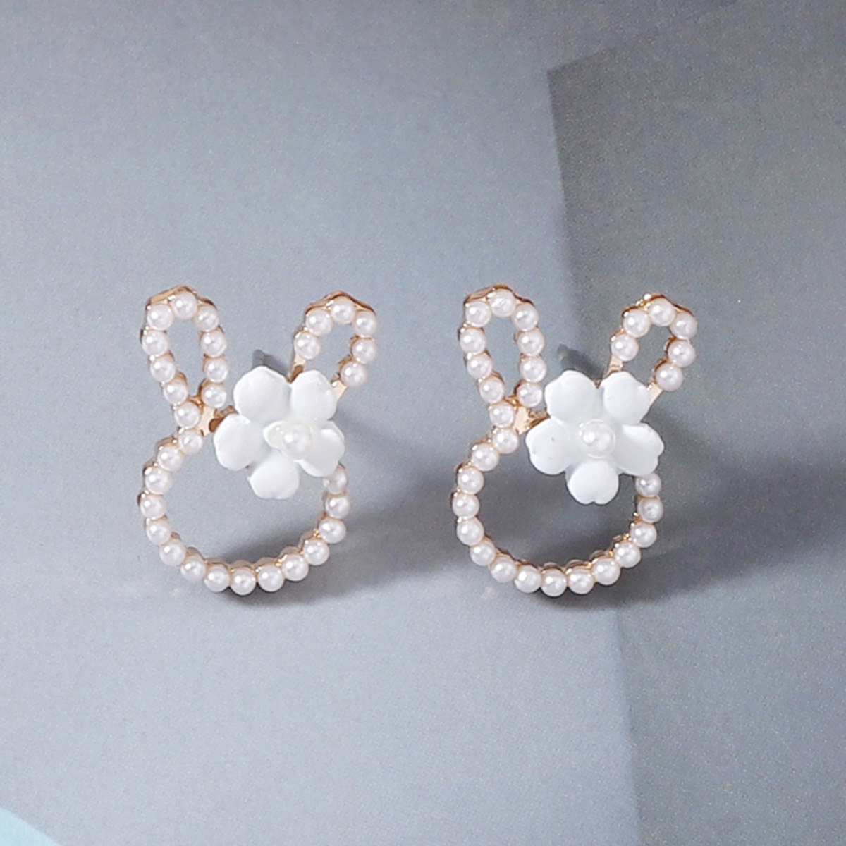 1 Pair Cartoon Style Cute Rabbit Flower Plating Inlay Zinc Alloy Imitation Pearl Ear Studs display picture 3