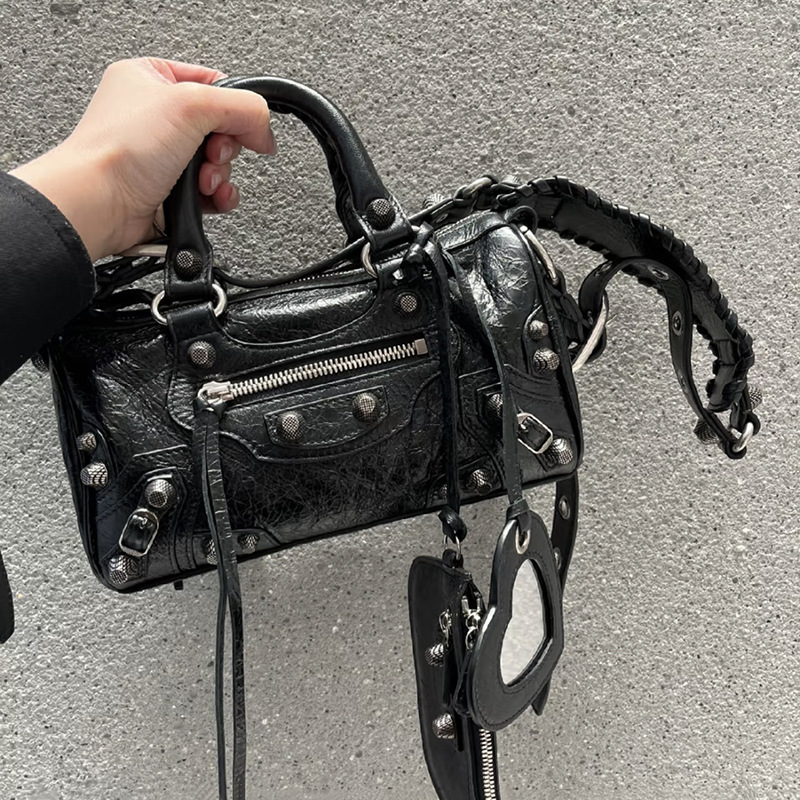 25 新しいミニシリンダーバイクバッグ女性のリベットタッセルスリーインワンプリーツ牛革ショルダークロスボディハンドバッグ女性のための|undefined