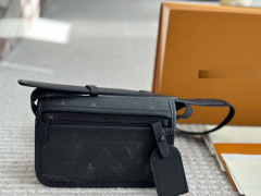 メッセンジャーバッグ メンズ シンプル ショルダーバッグ 日本製 メンズ クロスボディバッグ スポーツ レジャー 小型 携帯電話 ショルダーバッグ ポータブル