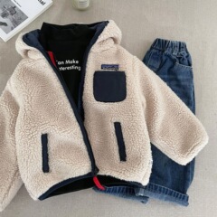 子供の毛のコートは24冬の中で子供の日本のレジャーの綿の服の子供の冬の綿の毛のセーターを挟みます。