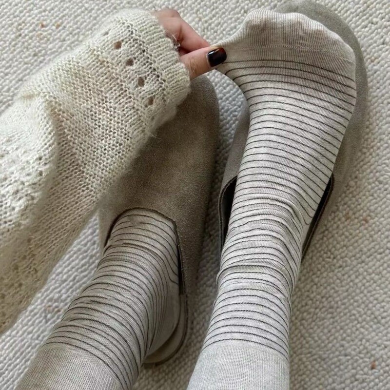 Striped Korean-style socks, new autumn and winter collection, simple cotton socks, slimming and versatile, layered socks, high-end stacked mid-calf socks