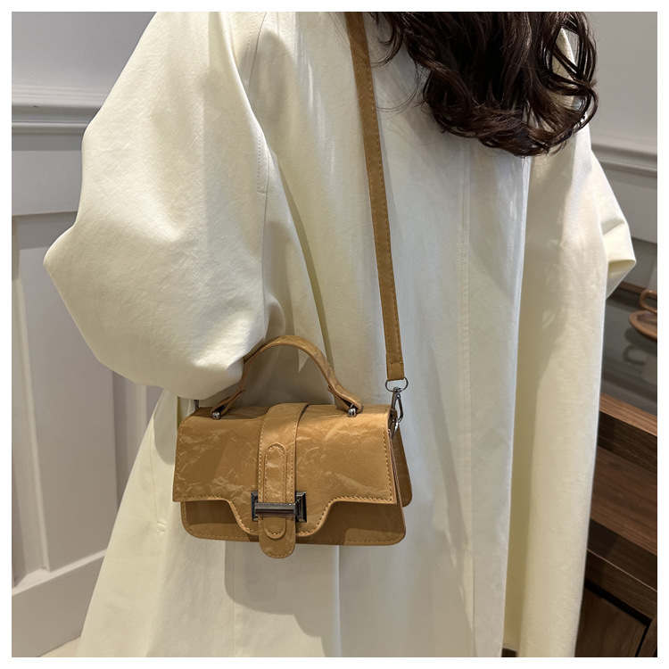 2024 New style women's trendy, fashionable and high-quality single-shoulder handbag, autumn commuting crossbody small square bag undefined