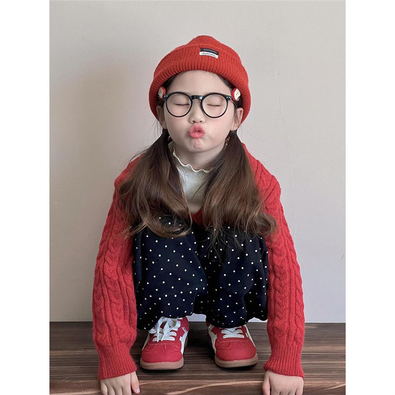 Korean Style Girls 2025 Autumn and Winter Atmosphere Christmas Red Twist Sweater Medium and Large Children Black Polka Dot Cargo Pants Suit Korean Style Girls 2025 Autumn and Winter Atmosphere Christmas Red Twist Sweater Medium and Large Children Black Polka Dot Cargo Pants Suit