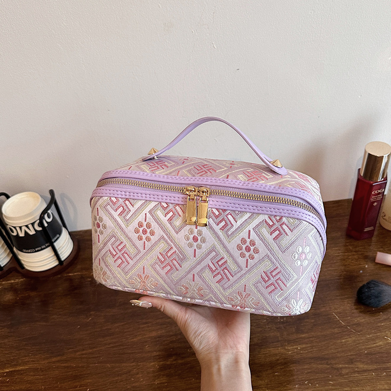 2026 Portable Niche Design Handbag for Women, New Chinese Style Bucket Bag, Sweet and Exquisite Commuter Makeup Storage Bag