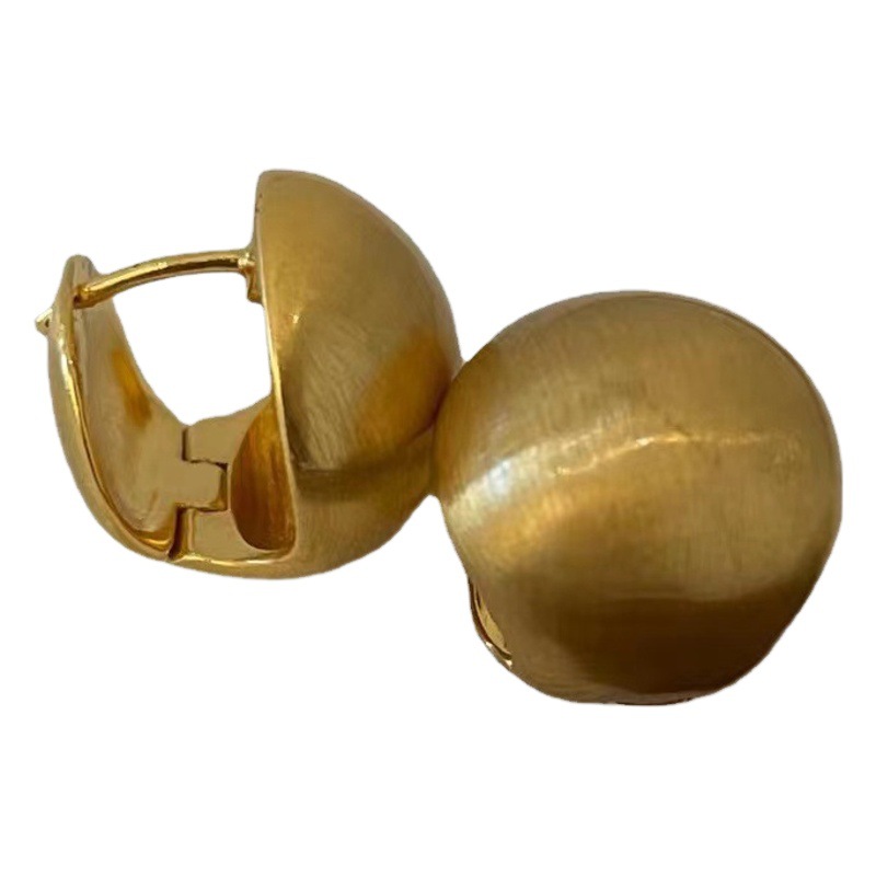 Pendientes de bola cepillados diseño de nicho esmerilado de alto grado de las mujeres luz temperamento de lujo bola oreja hebilla textura pendientes vintage
