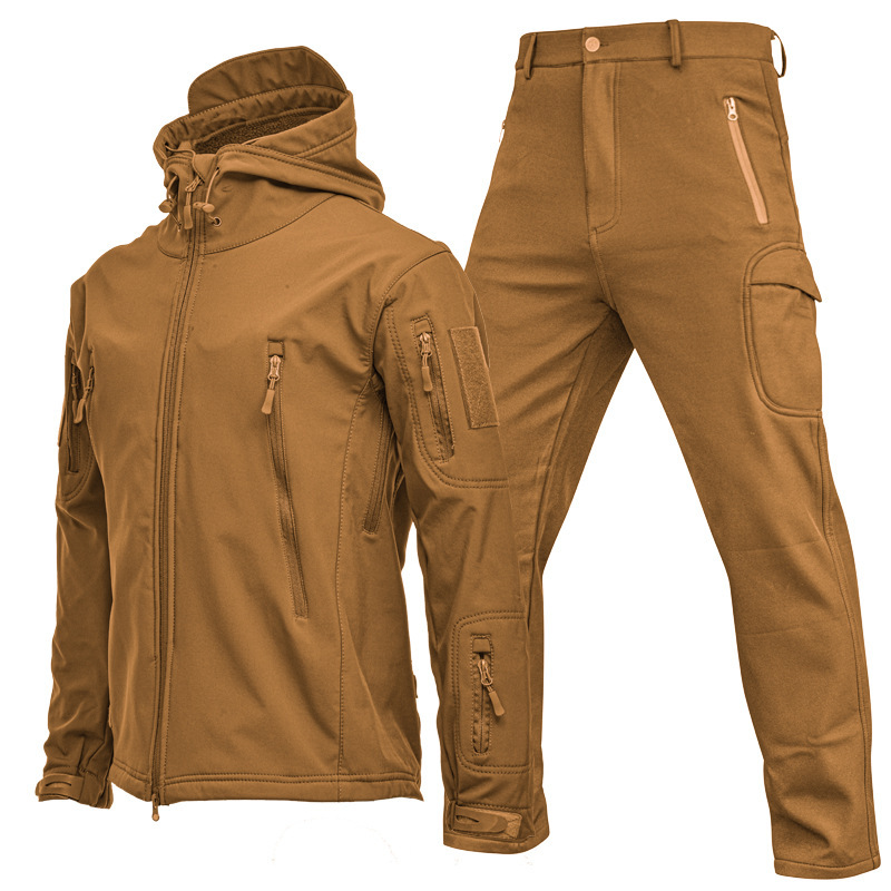 Judo de piel de tiburón con caparazón suave para hombres primavera / otoño / invierno ventilador con chaqueta de montaña con caparazón