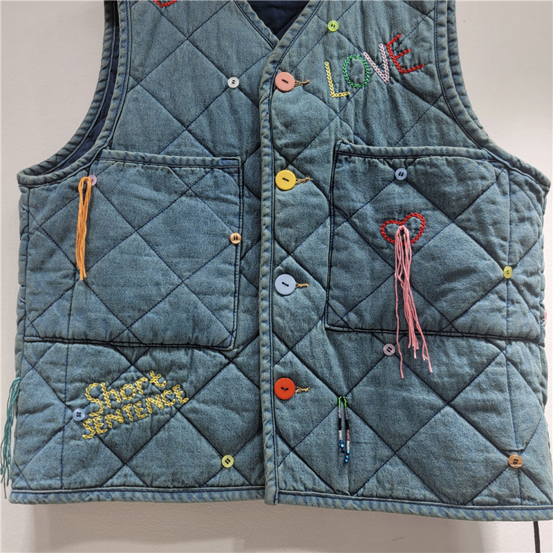Estación europea de otoño y invierno 2025 nueva moda de cuello en V hebilla de una sola fila chaqueta de vaqueros de algodón de moda