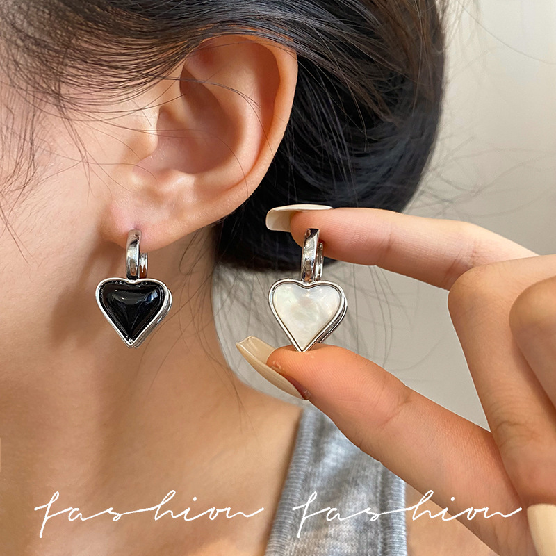 Schwarze und weiße Perlmutt-Herzanhänger für Damen, schlicht und stilvoll für den Alltag, echt vergoldet, reines Silber, leicht_voghion.com