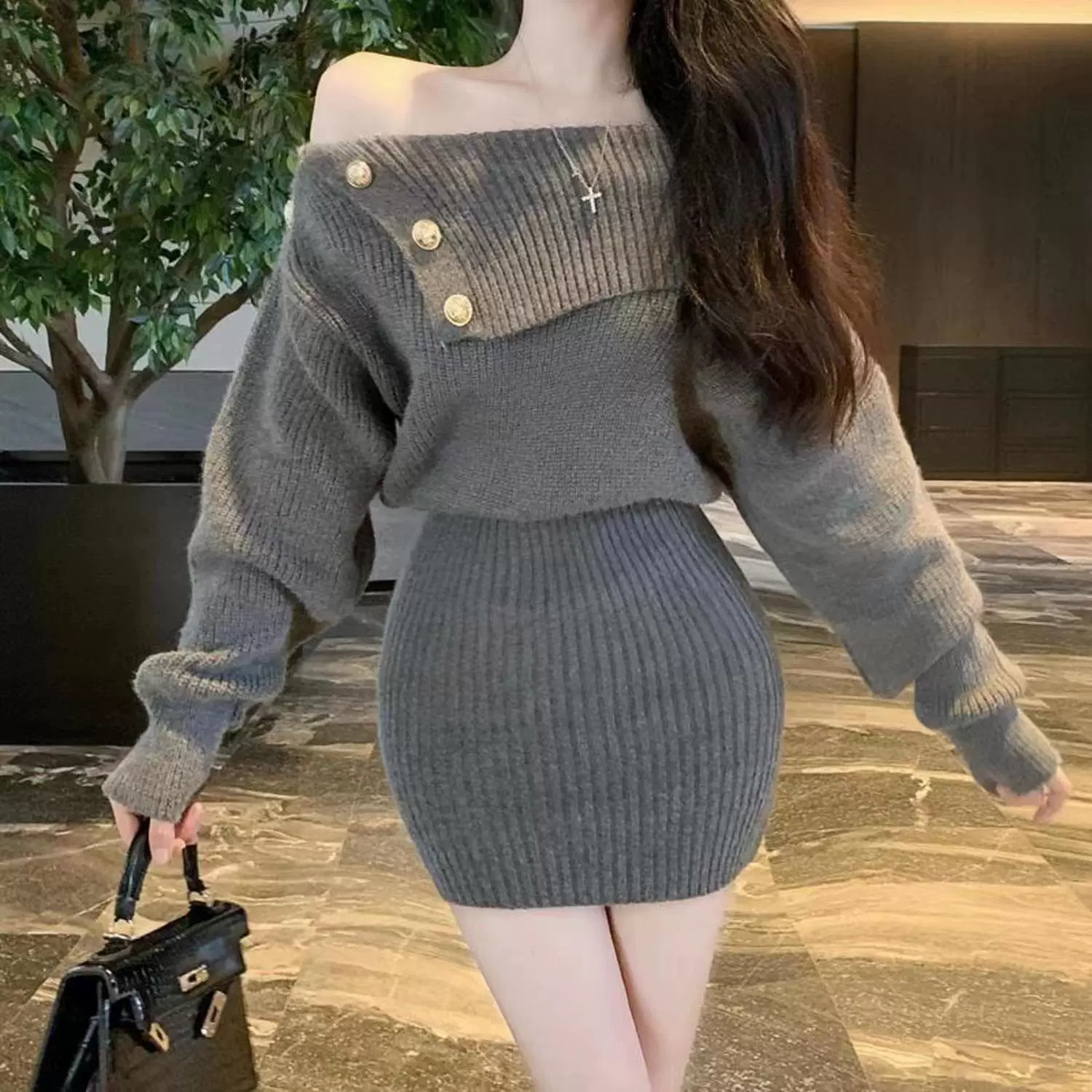 轻熟御姐小香风露肩针织连衣裙秋冬女装气质名媛高级感后妈包臀裙