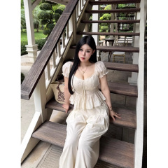 2025夏季新款法式温柔休闲套装女微胖大码方领上衣度假两件套