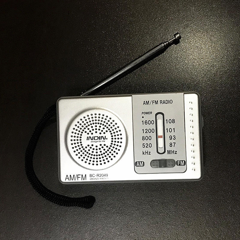 Venta caliente de comercio exterior nuevo reproductor de canal de búsqueda de FM manual retro AMFM para personas mayores Mini radio Walkman