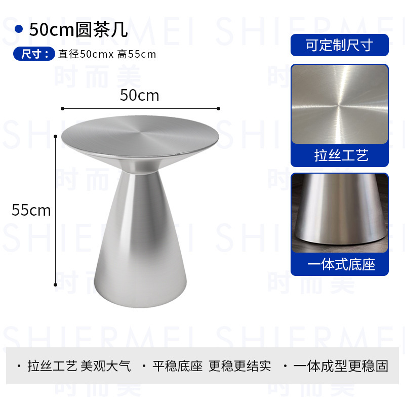 工業風カフェは壁に寄りかかってソファーに座っています。|undefined