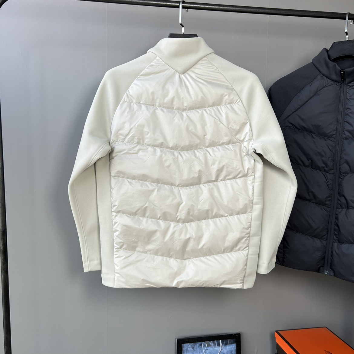 Men's Water-resistant White Duck Down Jacket With Stand Collar_voghion.com