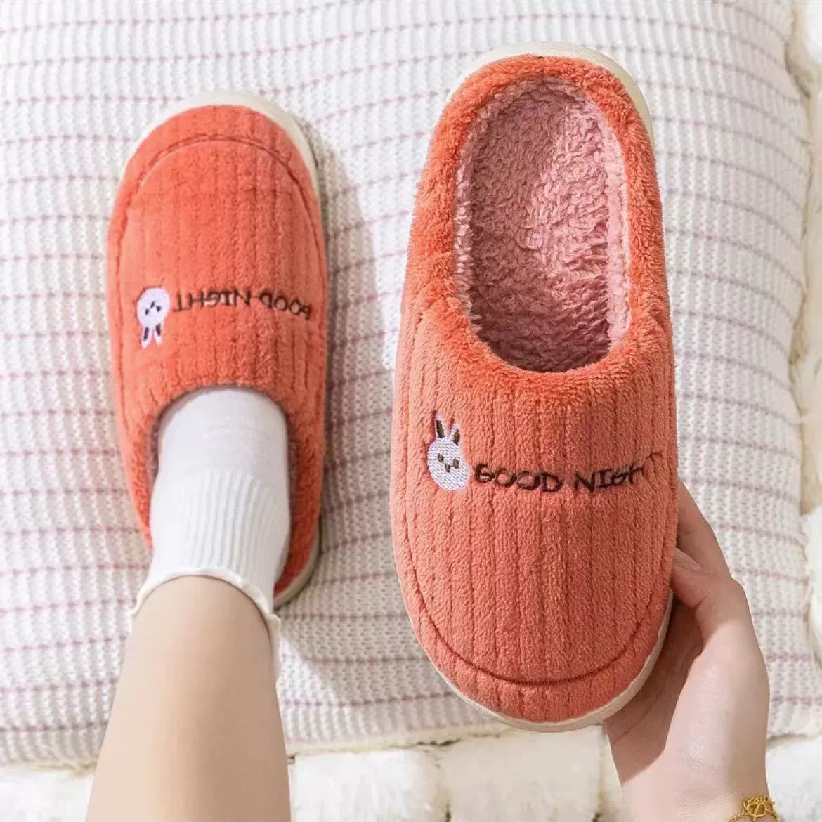 Спотовые хлопчатобумажные тапочки женские домашние осенние и зимние дни в помещении теплая домашняя обувь пара тапочки мужские зимняя домашняя обувь производитель