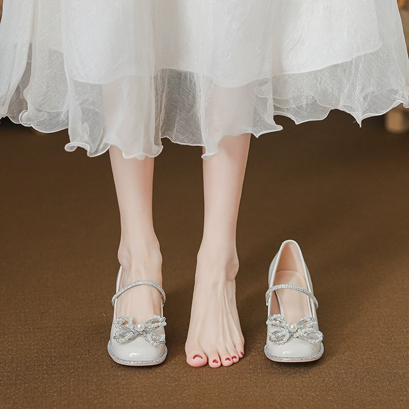 Туфли на высоком каблуке из жемчуга с бантом, осень, тренд сезона
