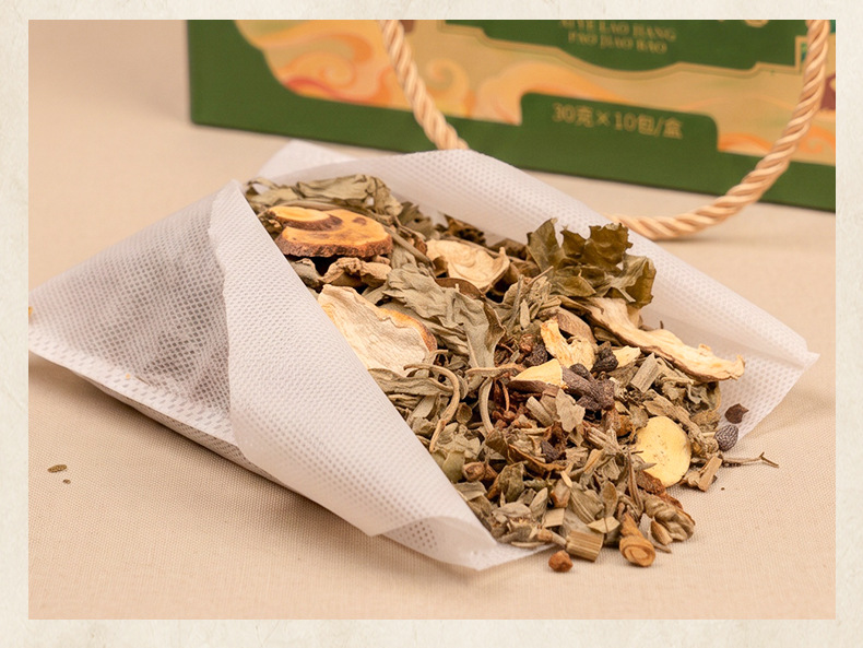 Ginger and Mugwort Foot Soak Packs Jiang Ai Zu Yu Bao 30g x 10 Bags Herbal Foot Bath for Relaxation in use