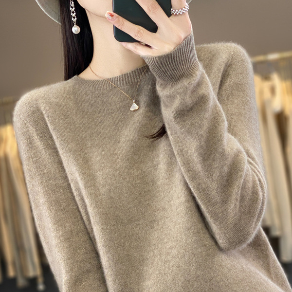 Woolen knitted sweater with a round collar