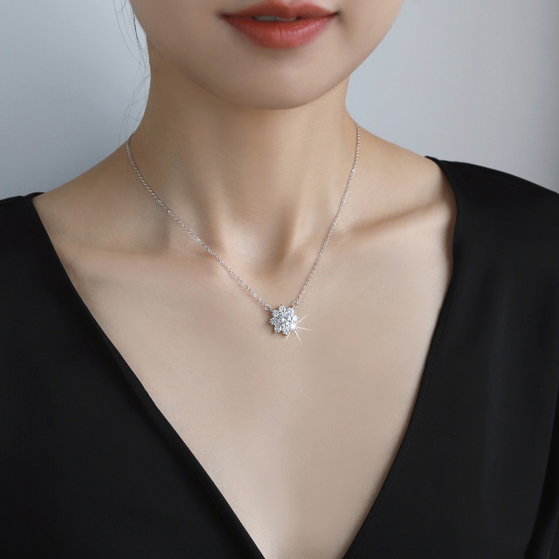 Collar de girasol de plata de ley s925, cadena de clavícula de estrella de ocho puntas para mujer, joyería de moissanita de alta gama, venta al por mayor transfronteriza