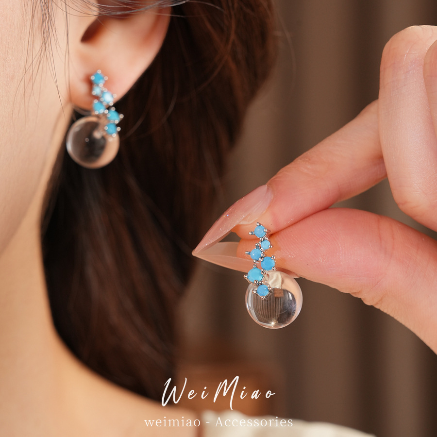 Aguja de plata azul zircón resina pernos redondos temperamento simple diario aretes versátiles ligero lujo alta sensación de orejas para mujeres