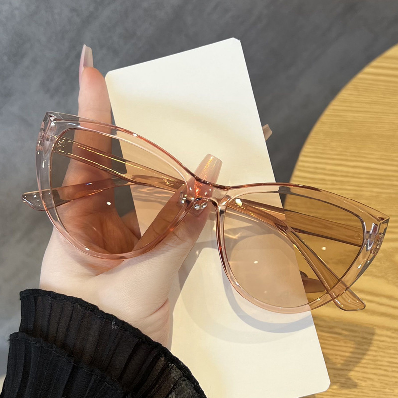 Nuevas gafas de sol de contraste de montura grande con ojos de gato