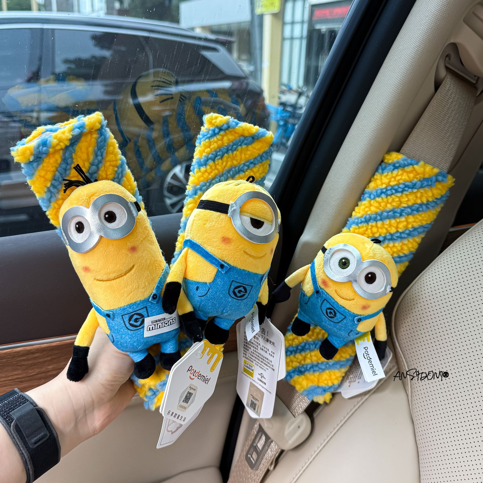 Authentic Minions Car Seatbelt Shoulder Pads Car Accessories Interior Decorations Gift for Female Friends New Car Gift