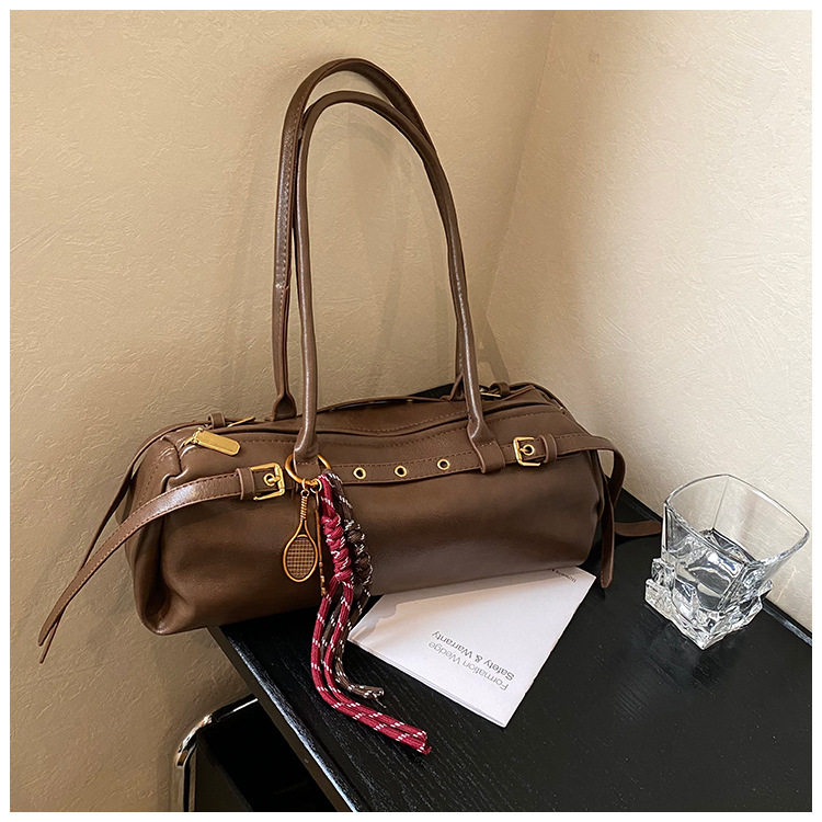 Túi xách baguette nữ phong cách retro, túi đeo tay và kẹp nách thời trang, kiểu dáng gối mềm mại — Burgundy không có mặt dây chuyền, Màu nâu không có mặt dây chuyền, Màu đen không có mặt dây chuyền, Màu nâu với mặt dây chuyền chi tiết 42