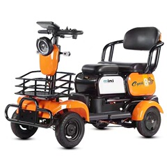 メーカー直販四輪電気自動車は子供の車を送迎します。