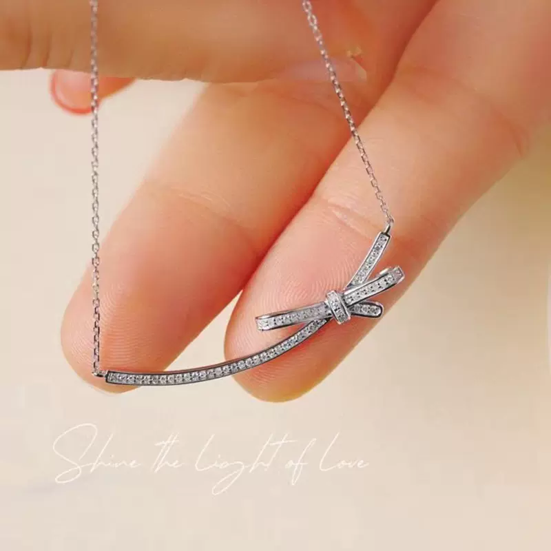 18k金天然钻石微笑蝴蝶结项链au750真金真钻微笑钻石项链钻石15分