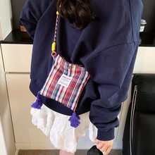 2025春新款复古文艺彩色格纹小众设计手机包迷你斜挎小包包流苏包