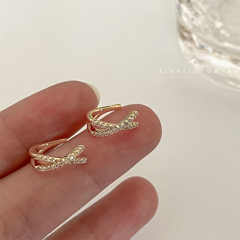 Zircone a croce personalizzato minimalista senza fori, sensazione di alta qualità, stile di nicchia e fresco, clip per orecchio alla moda_voghion.com