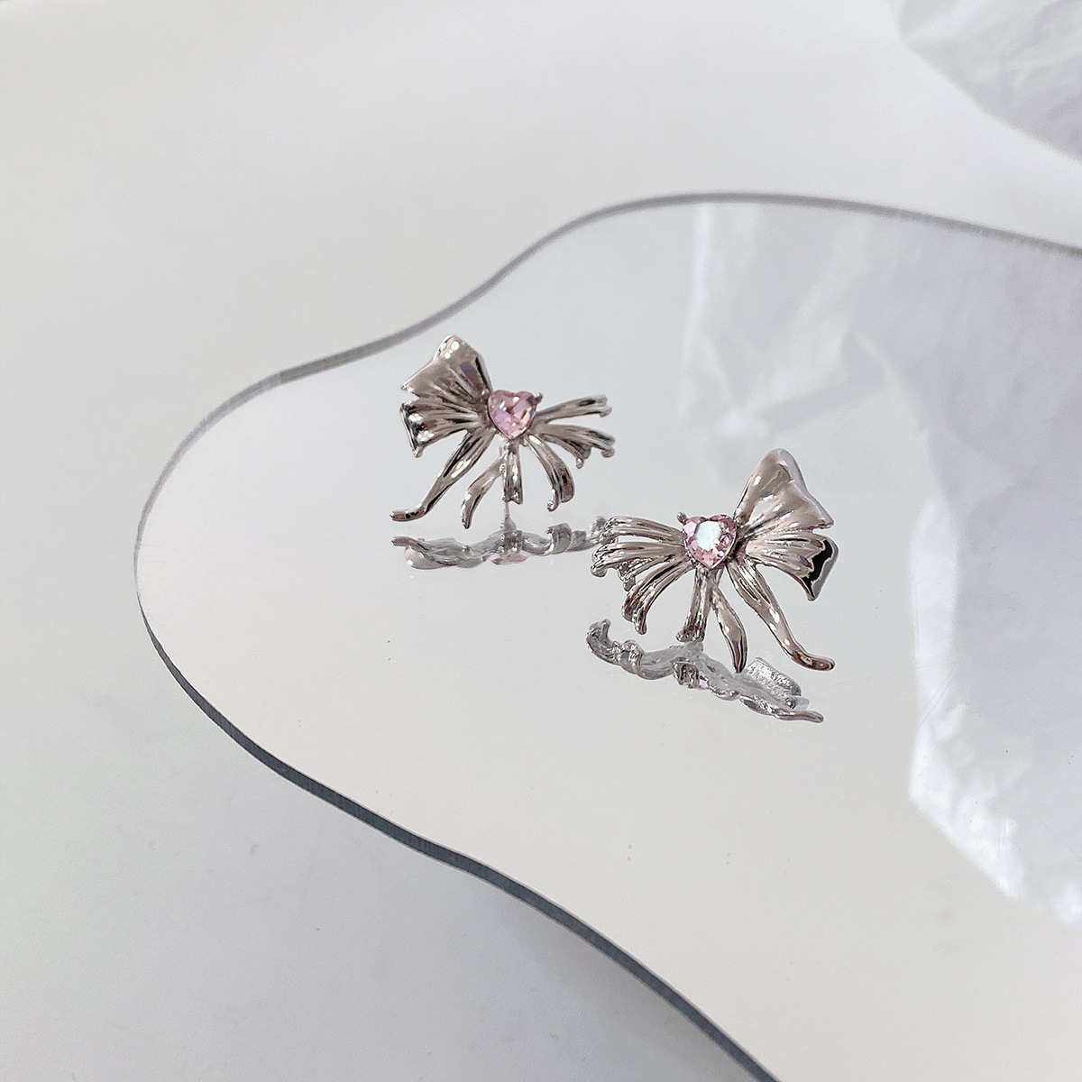 Pink Diamond Bow Needle Light Inlaid Fashion Metal Texture Ear Stud Jewelry display picture 5