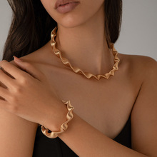 欧美跨境赛博朋克金属条纹螺旋开口项圈女个性蛇骨项饰cho赛博风