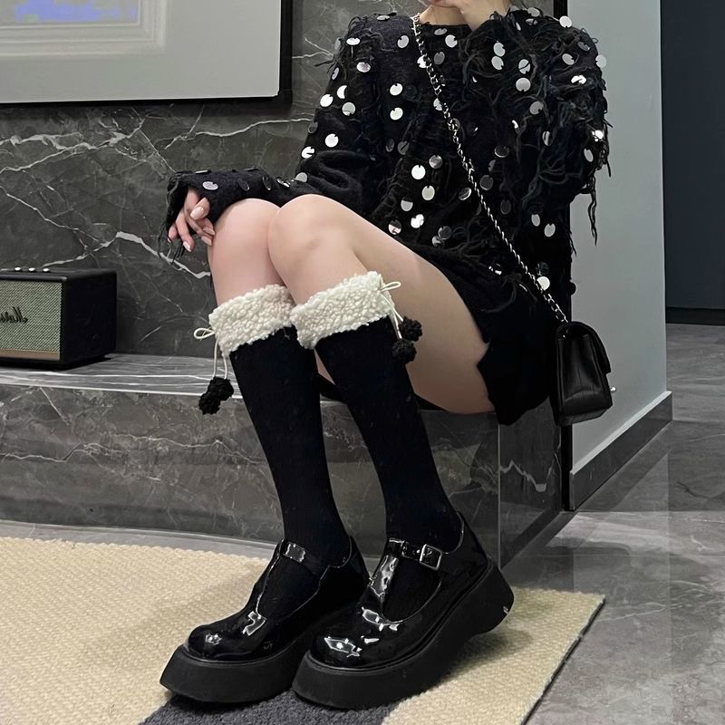 Lamb's Wool Knee-high Socks - Lifestyle