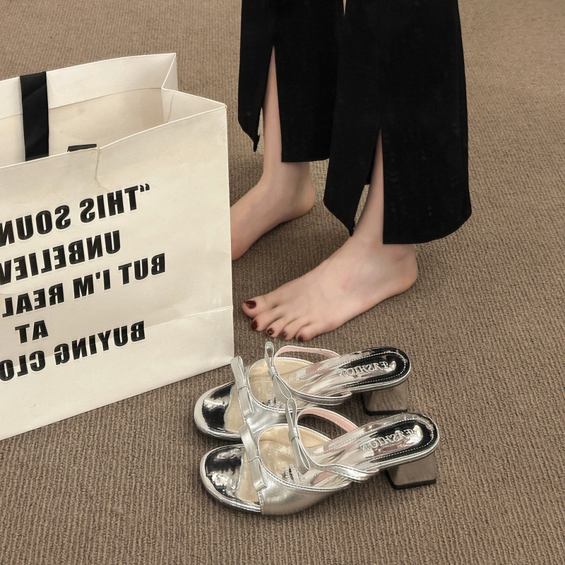 女性のためのハイヒール 2025 夏の新しいスタイルのフレンチリボンラウンドトゥサンダル厚いヒール多用途アウタースリッパ|undefined