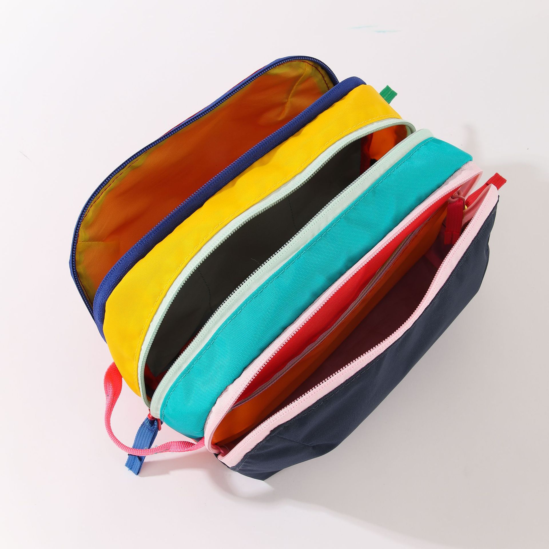 Nuevos productos de bolsas de maquillaje de color dopamina para viajar bolsas de lavado portátiles de gran capacidad frescas y dulces almacenamiento de artículos diversos