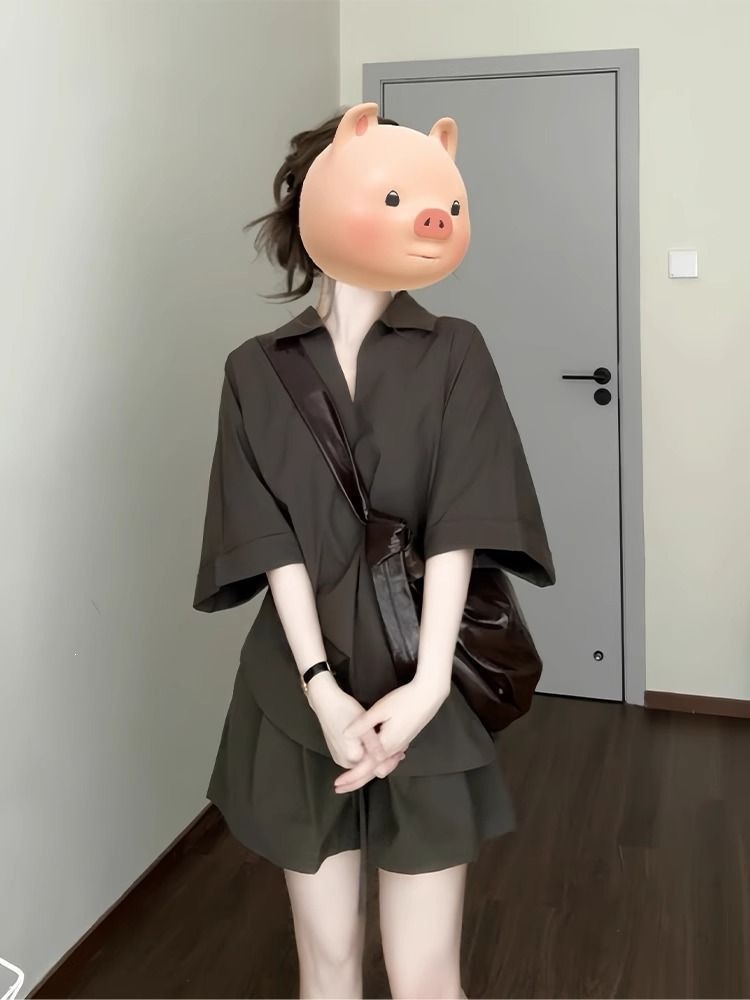 Bộ thể thao nữ mùa hè phong cách Mỹ cổ ve áo tay ngắn quần short Hàn Quốc hai mảnh — Màu nâu (áo+quần đùi) chi tiết 1
