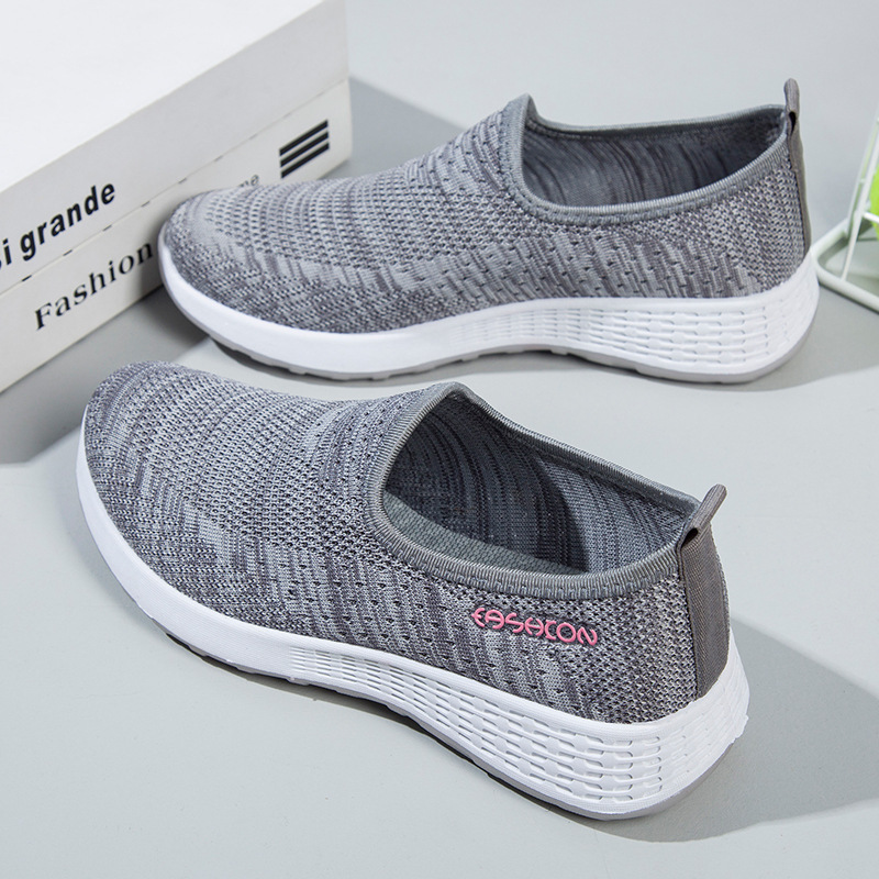 Viejo Beijing zapatos de tela de verano de las mujeres transpirable ligero slip-on mamá zapatos antideslizantes planos deportivos zapatos casuales zapatos de mujer