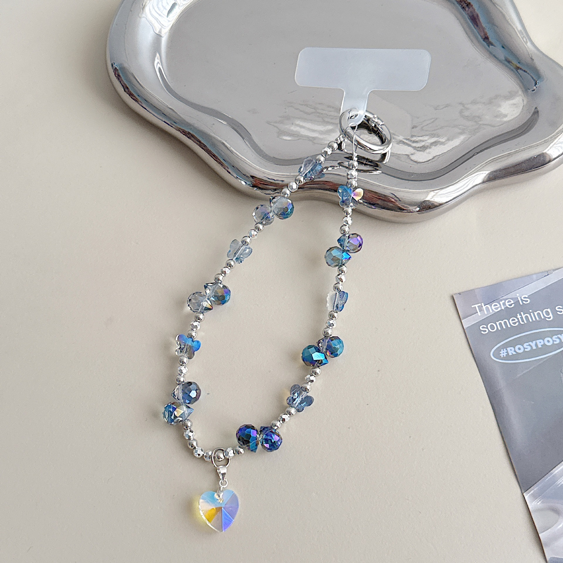 Boutique hecho a mano de alta gama teléfono móvil cadena colgante mujer ins fresa mariposa amor colgante moda teléfono móvil cadena colgante corto