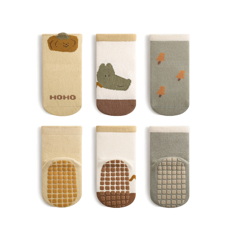 Calcetines de piso de bebé 2023 Otoño e Invierno Nuevo interior antideslizante pegamento de fondo completo niño lindo dibujos animados niños y niñas calcetines de media pantorrilla