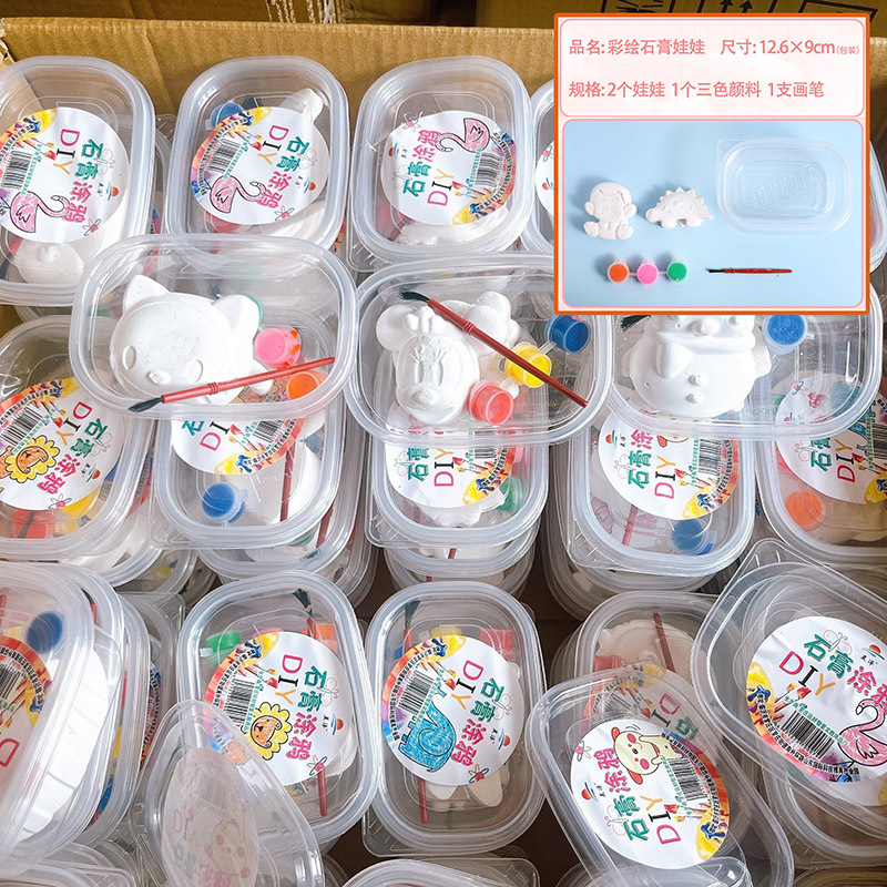 Los puestos del mercado nocturno de Yiwu empujan pequeños productos básicos, los puestos circulares, los regalos para niños de celebridades de Internet, los juguetes luminosos