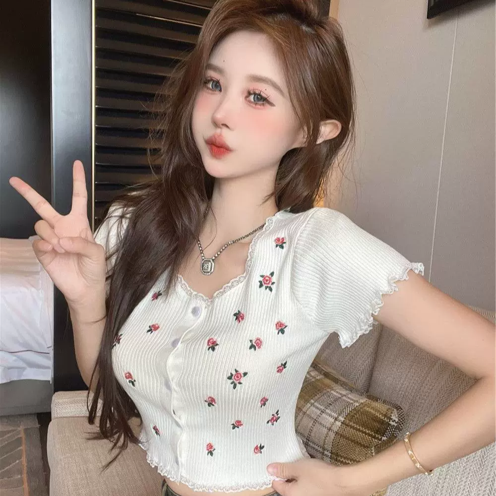 024夏季新款修身短款碎花开衫上衣外穿法式甜美刺绣花朵短袖T恤2