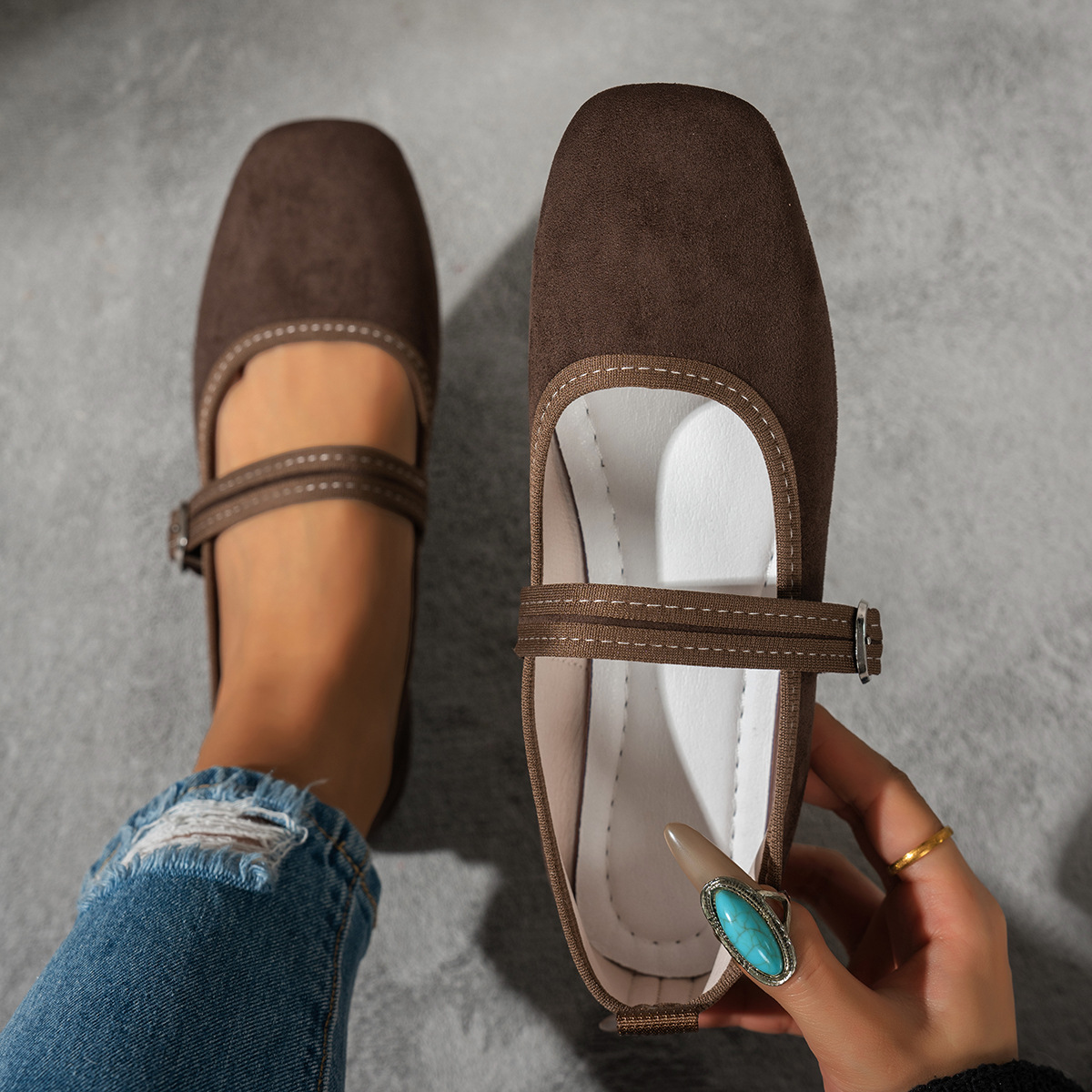 Zapatos retrógrados de cabeza cuadrada de mujer, zapatos de hebilla de talón bajo, dos zapatos de mujer para viajes literarios