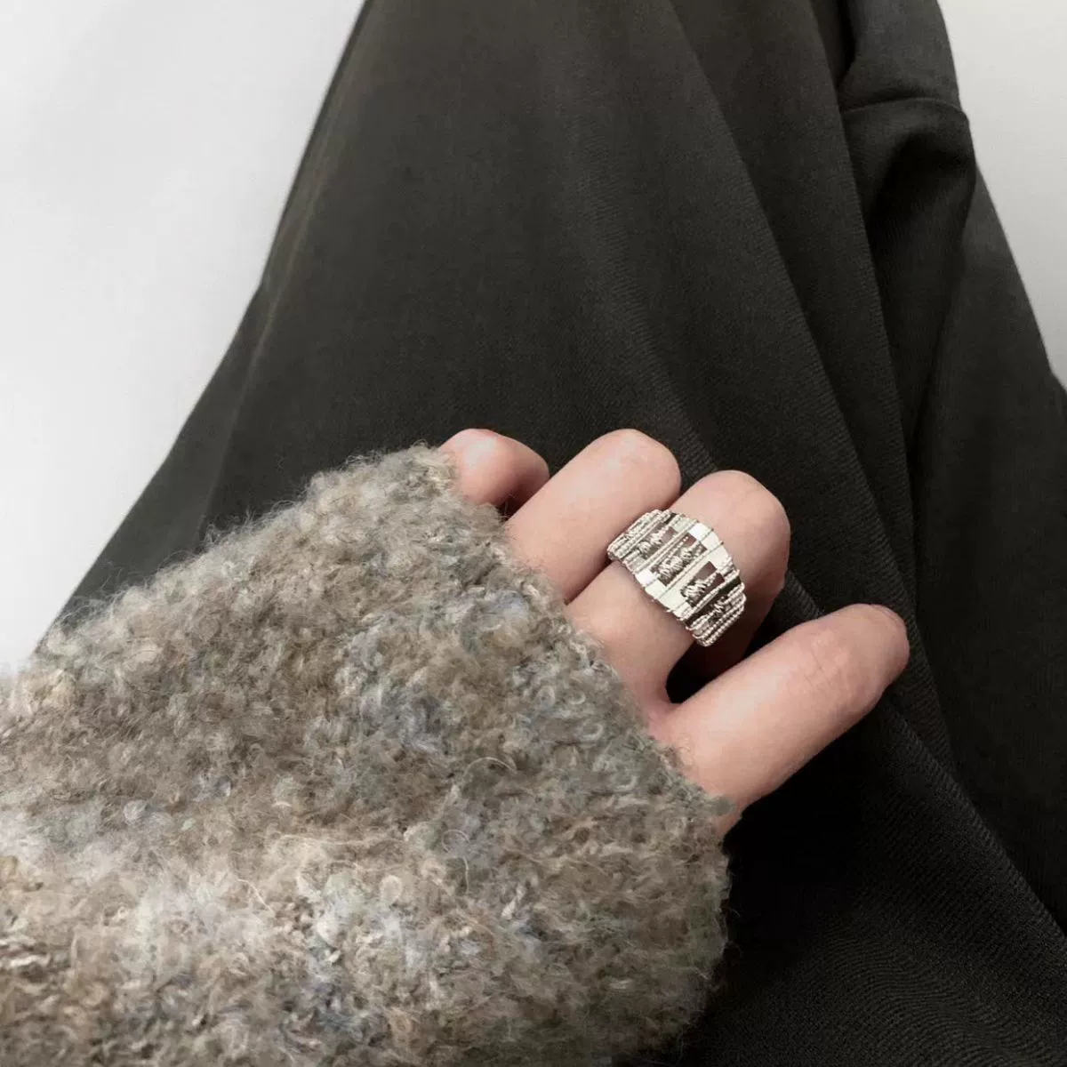 Серебряное кольцо 925 пробы, матовая отделка, стиль легкой роскоши, середний палец, не тускнеет