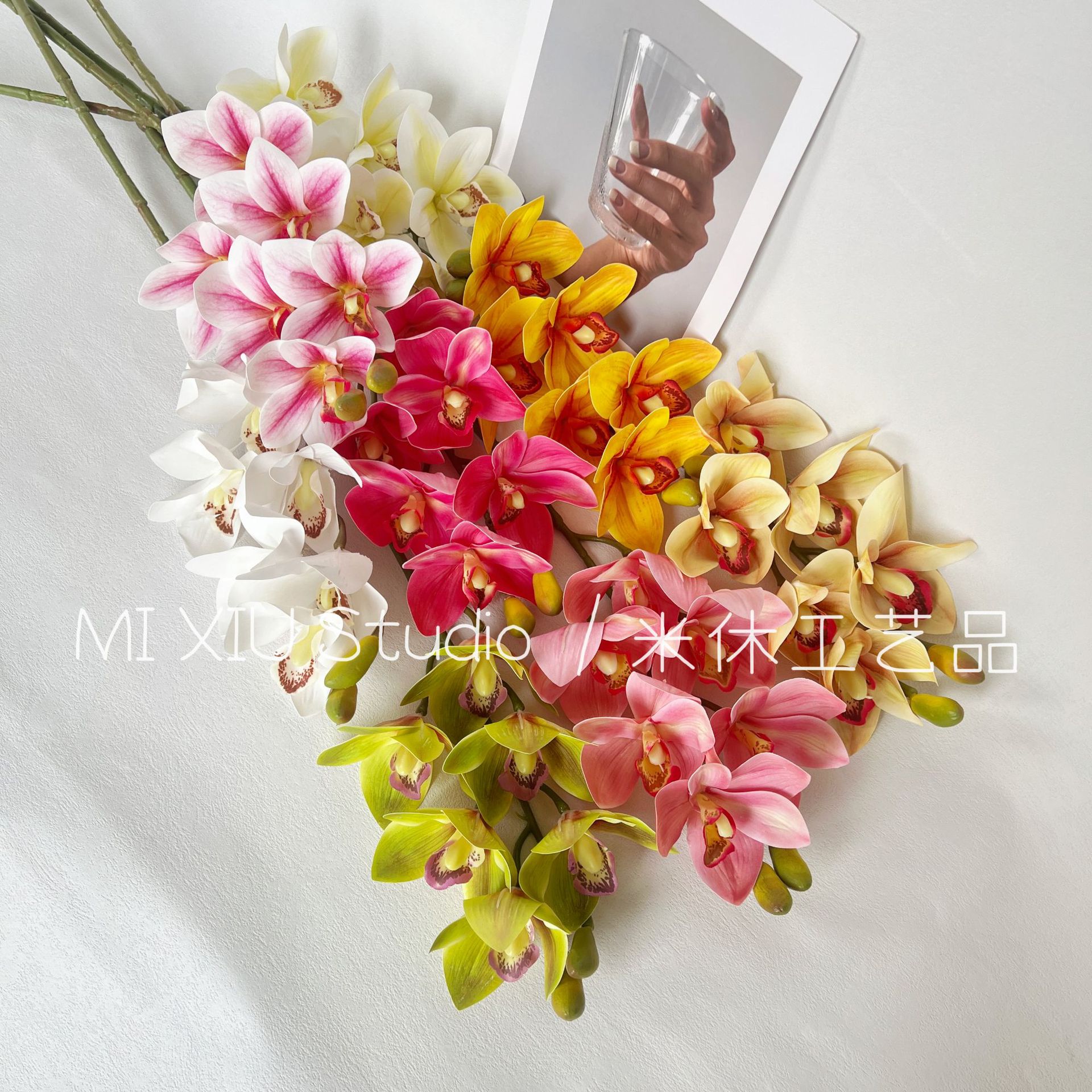 고급 Cymbidium 인공 꽃 느낌 집 거실 꽃병 배경 꽃꽂이 사진 수제 Phalaenopsis