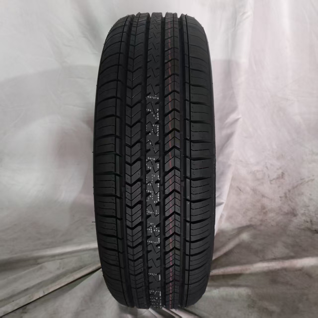 Brand New Genuine Car Tire Gepu 175/70R14 Cs1, Wear-Resistant, Durable, and Cost-Effective